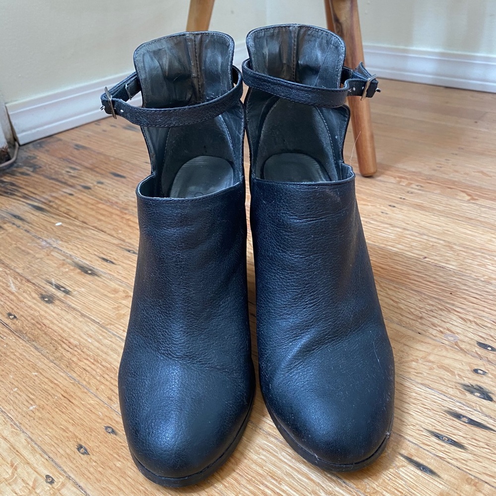 Grey City Leather Cut Out Ankle Booties - Picture 3 of 5